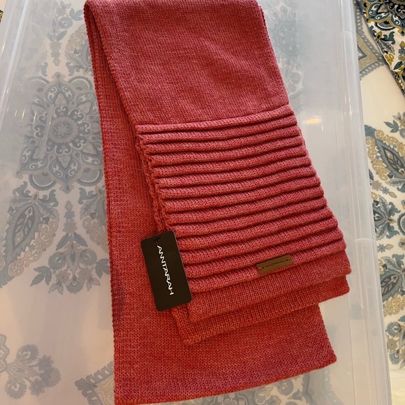 NWT - Baby Alpaca Coral Scarf - Picture 2 of 3